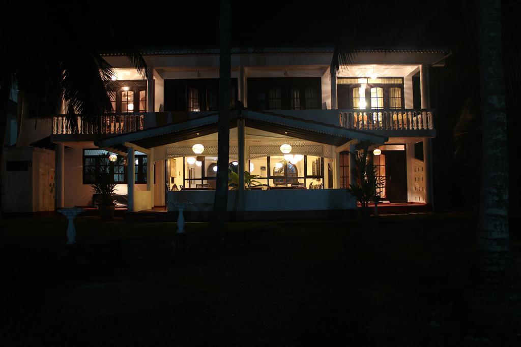 Отель Hideaway Хиккадува Экстерьер фото